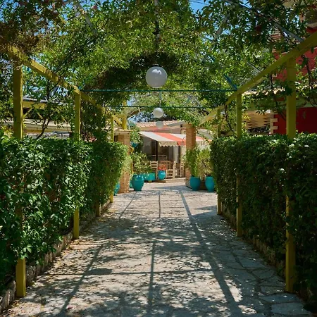 Villaggio Maistro 3* Agios Ioannis (Lefkada)